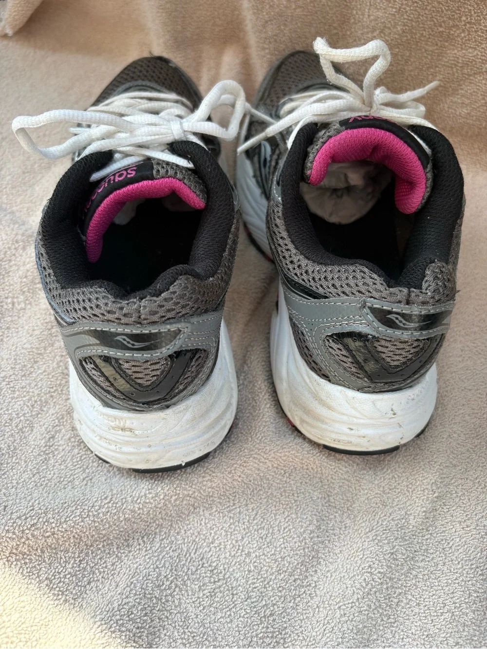 Saucony Marauder 2 Women’s Size 8 Gray Pink Running Athletic Shoes